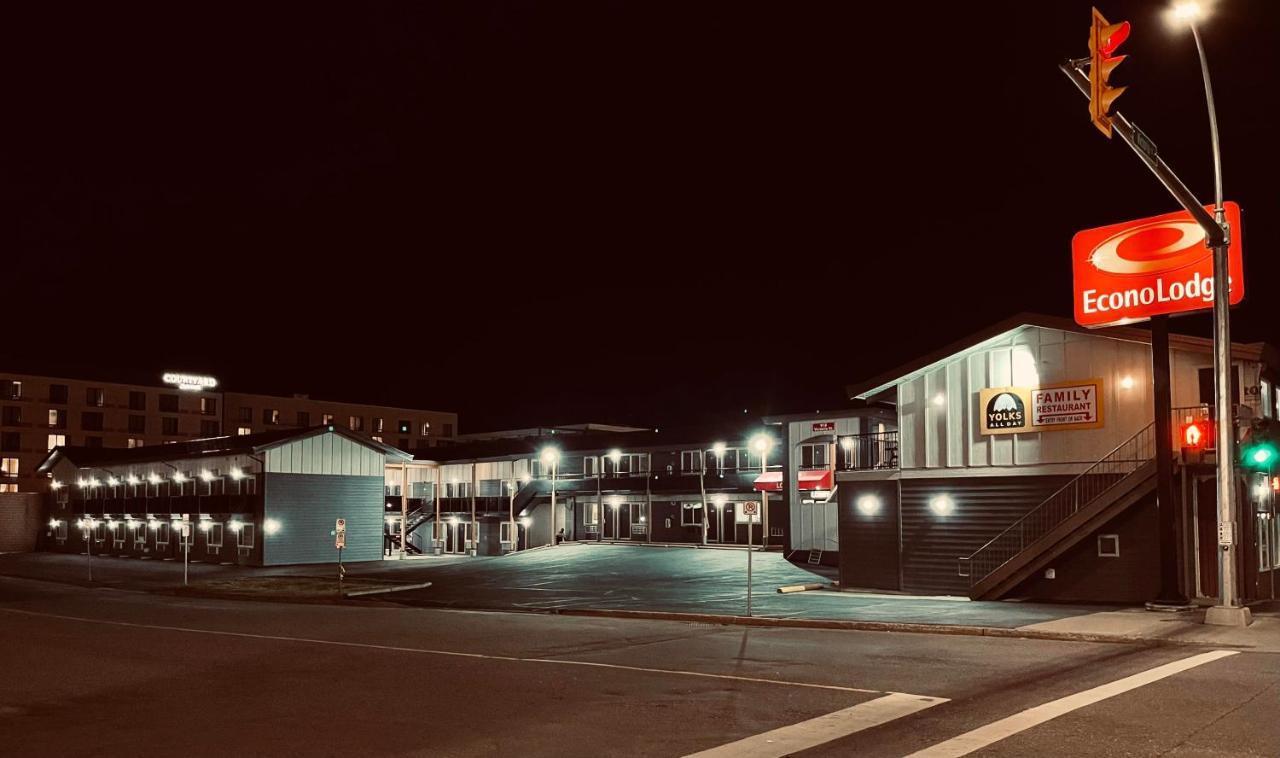 Econo Lodge *