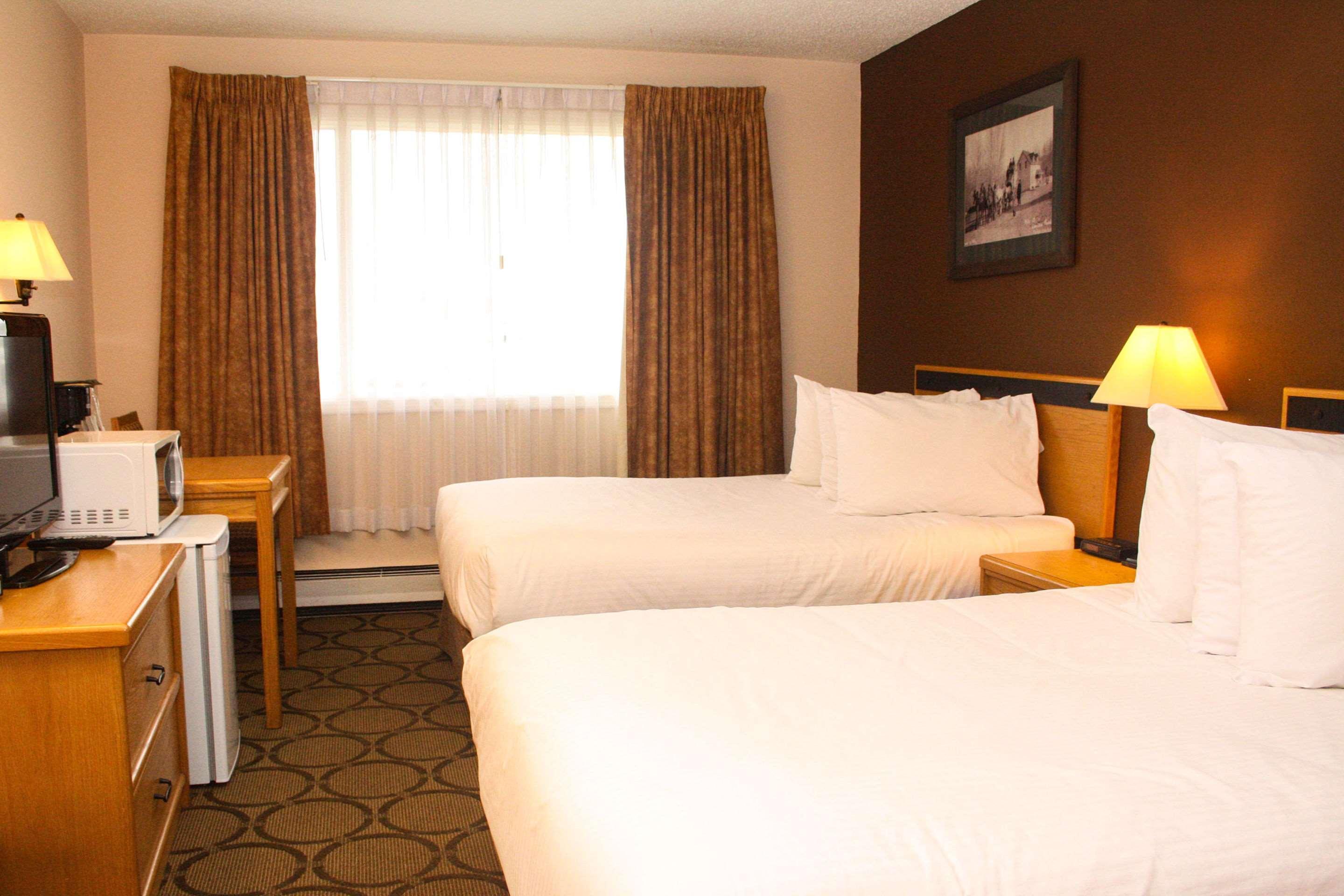 Econo Lodge *